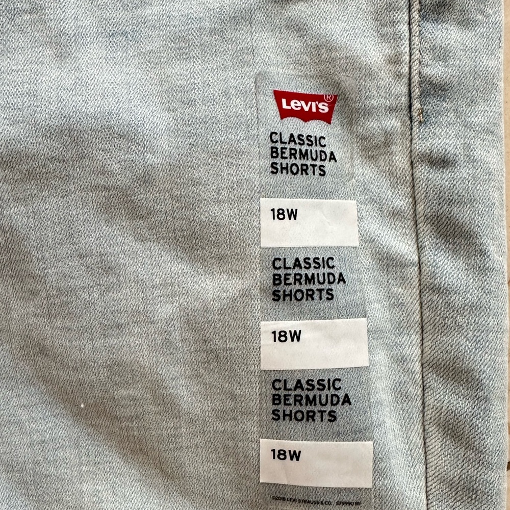 Levi's Light Blue Denim women's Bermuda Shorts - Picture 2 of 7